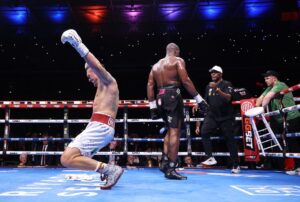 Usyk Defeats Dubois in Fifth-Round TKO to Reclaim Undisputed Heavyweight Crown