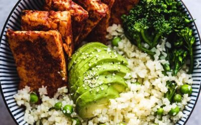 This Vegan BBQ Tempeh Bowl With Sriracha Sauce Might Be Your New Go-To Dinner