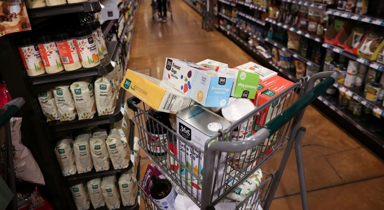 US Consumer Spending Surges in July as Inflation in Services Heats Up, But Rate Cuts Still Expected