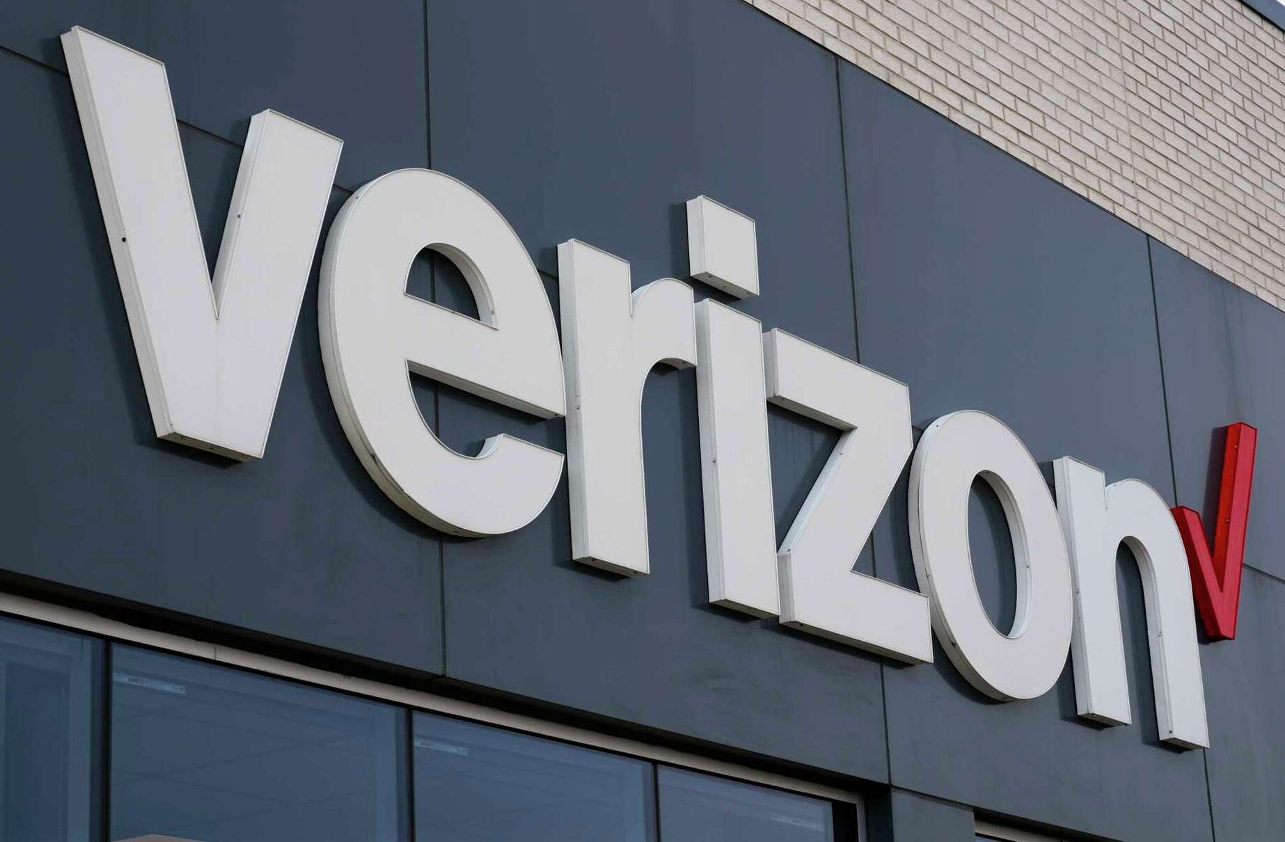 Verizon Customers Across the US Hit by Major Wireless Outage