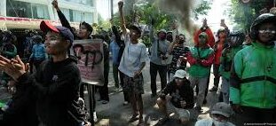 Indonesia in Turmoil President Slashes Lawmakers’ Perks After Deadly Protests